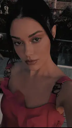 #slow motion #grainy reveal #close-up #aesthetic