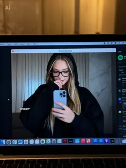 Selfie MacBook