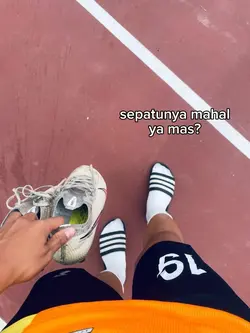 sepatunya mahal ya? 