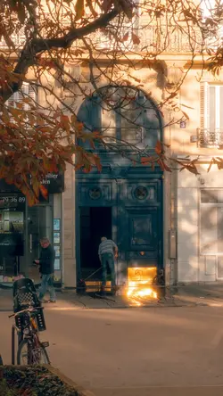 12 Shutter