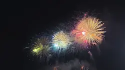 あぁ花火が夜空＿＿＿