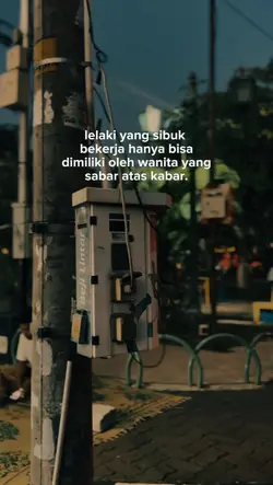 lelaki yang sibuk 
b