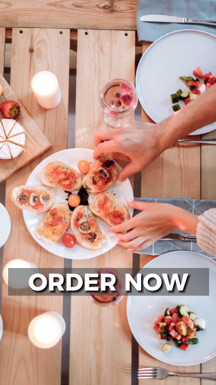 Exibição de comida deliciosa batendo no estilo TikTok