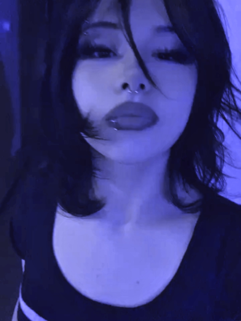 Aesthetic tv girl