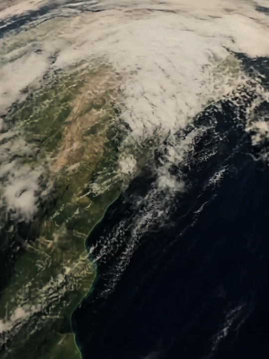 memperkecil kata eart 