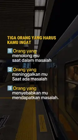 Tiga orang
