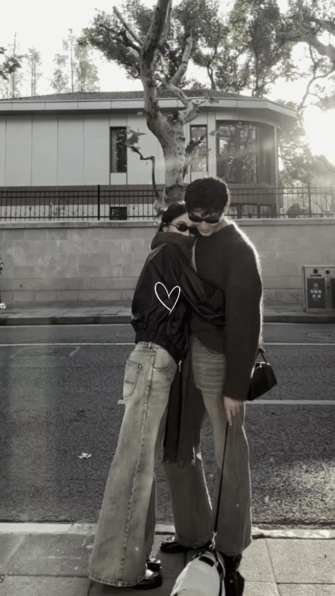 Casal despejo de fotos