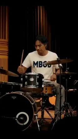 DRUMMER 