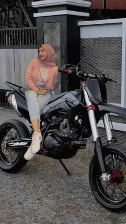Trend cewek x motor