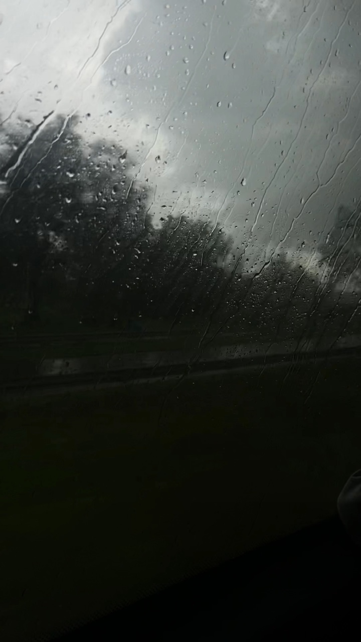 အလွမ်းတွေထနိနေပီအချစ်ရေ