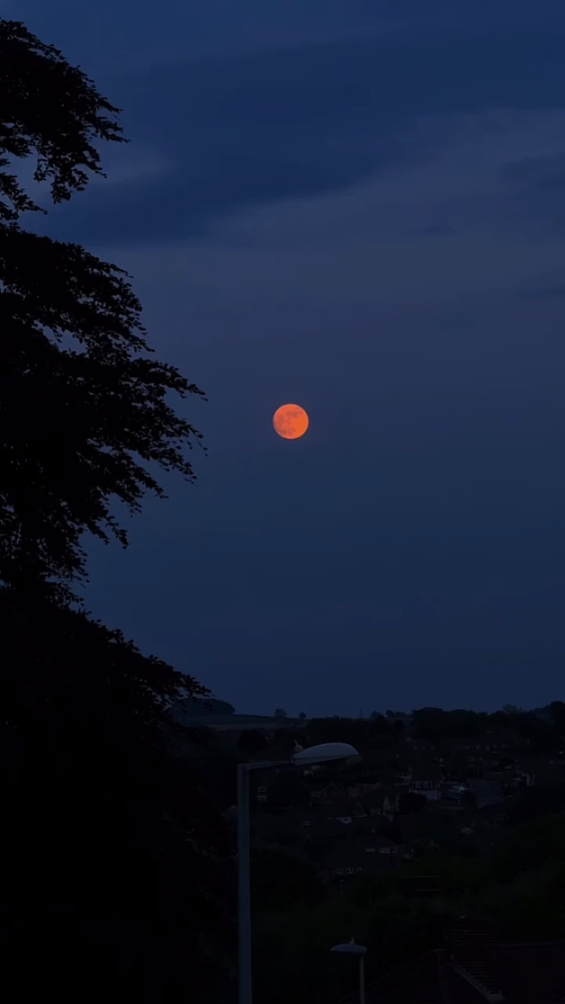 look it's a moon