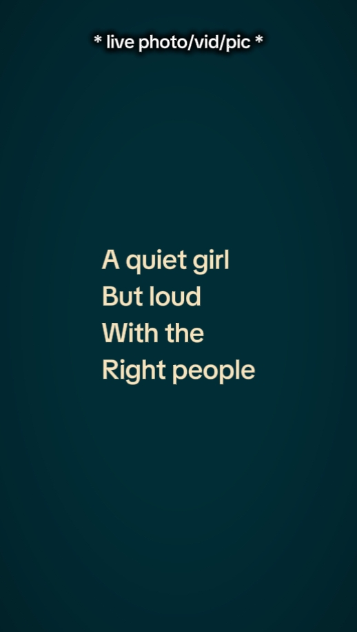 Aquietgirlbutloudwit