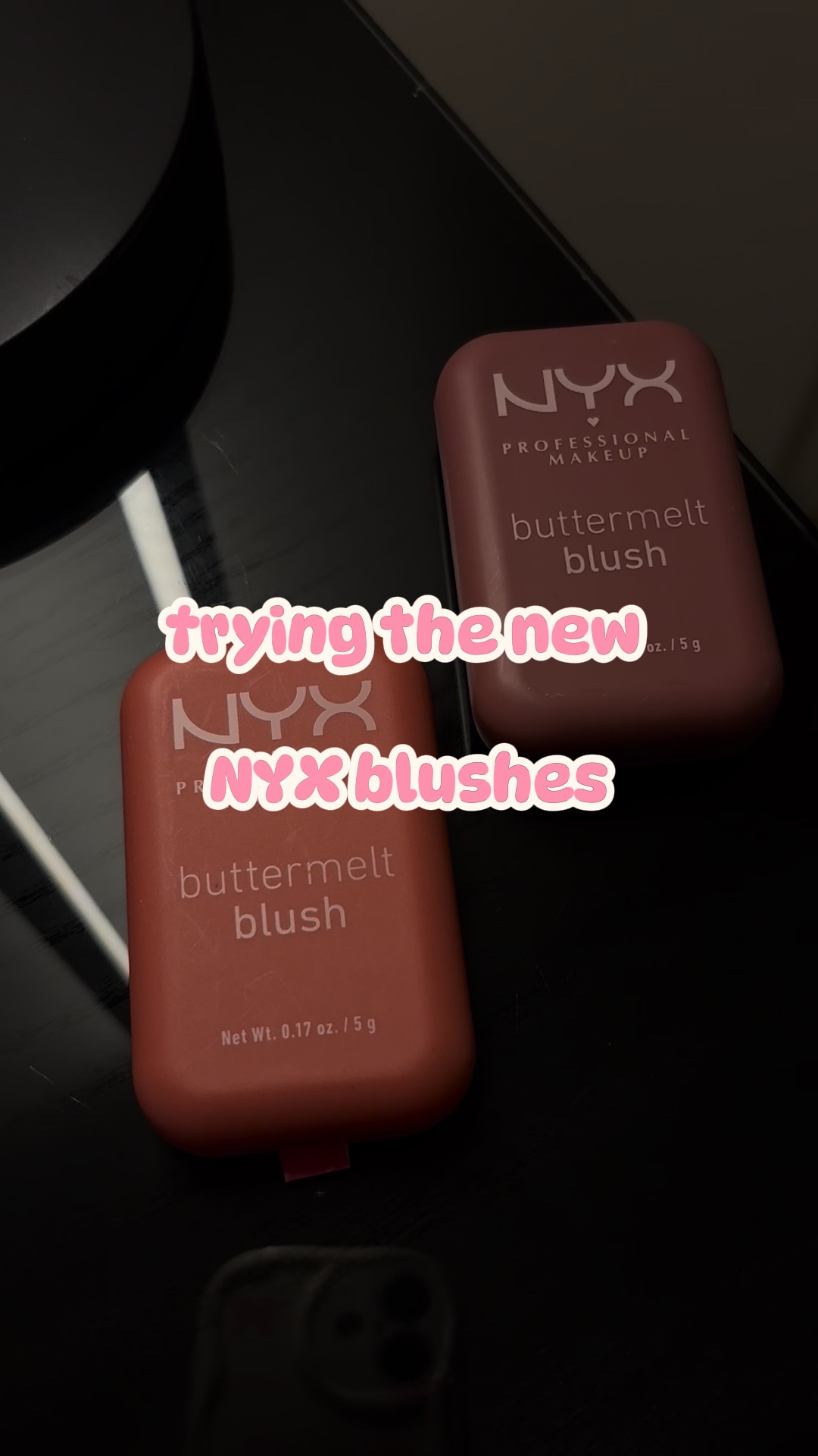 Nyx tersipu 🎀