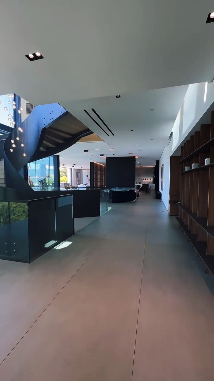 HOME TOUR