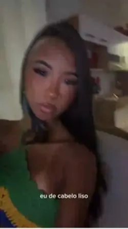 eu de cabelo liso ou