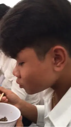 Mẫu troll ăn.