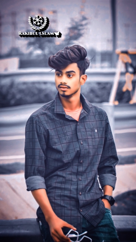মুচকি হাসি দিয়া সে 