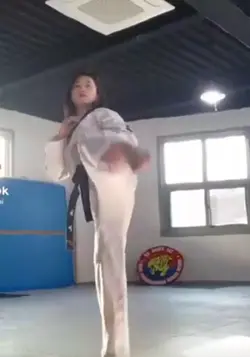 中国軍隊ダンス