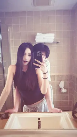 Pacarku memang dekat