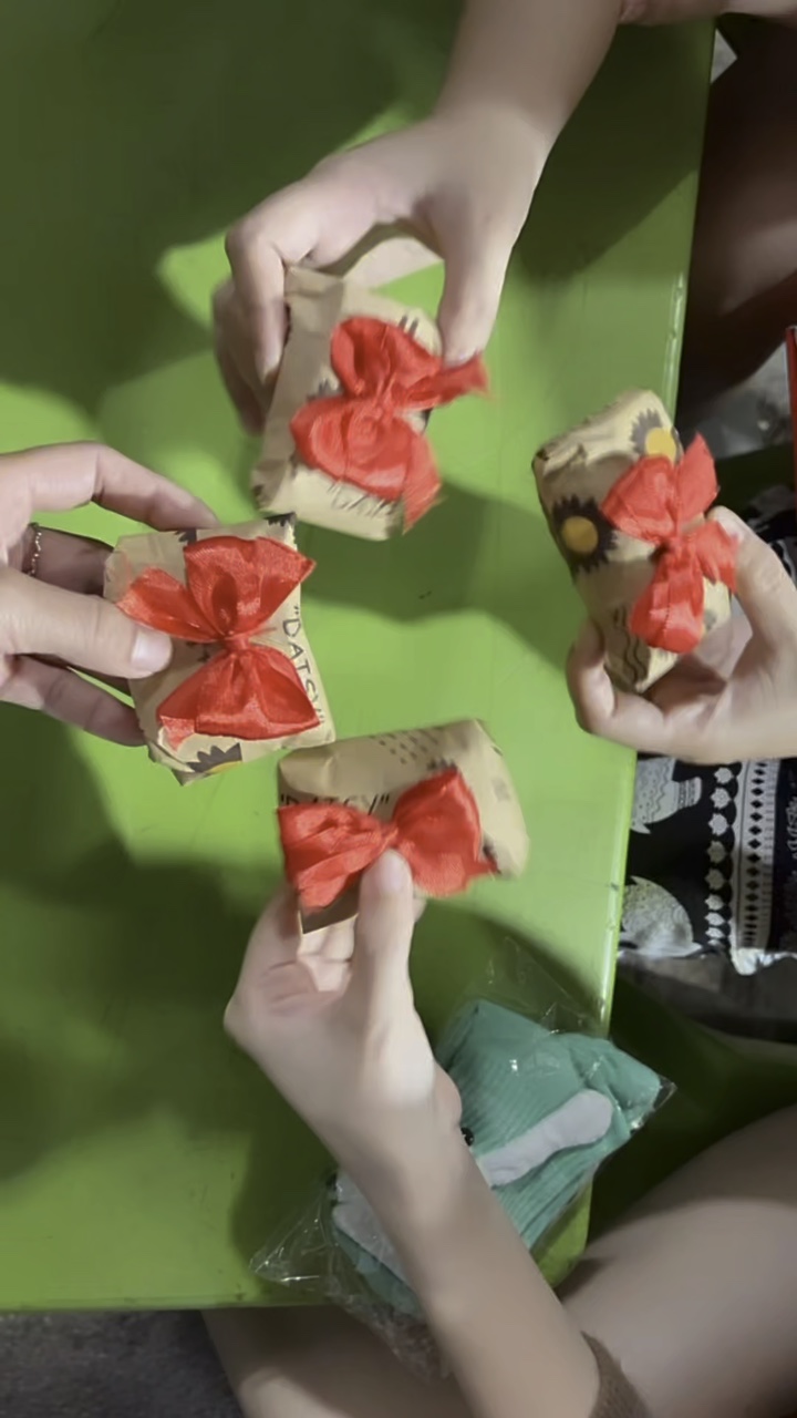 Small gift exchange 