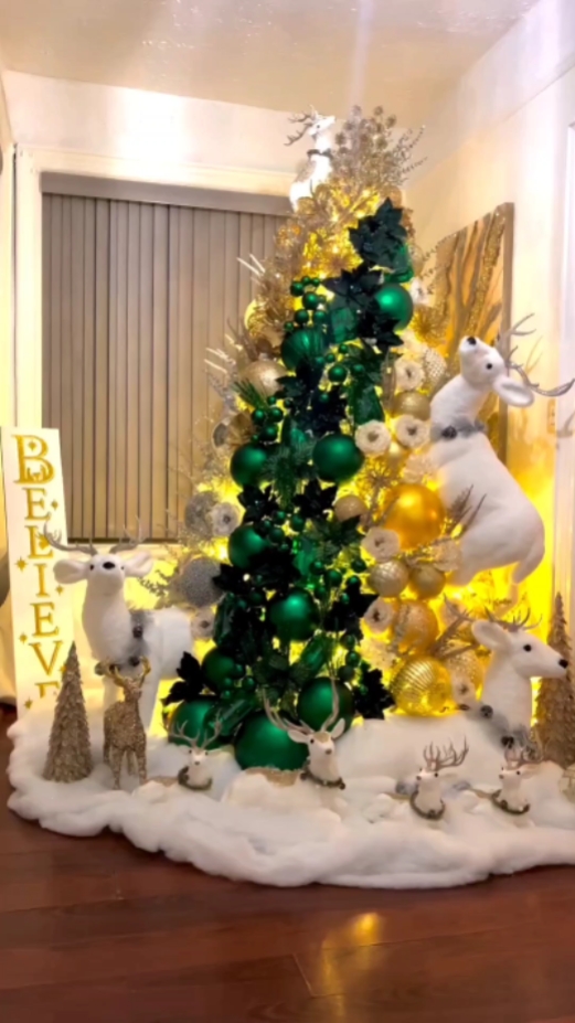 Beyaz geyik Noel ağacı