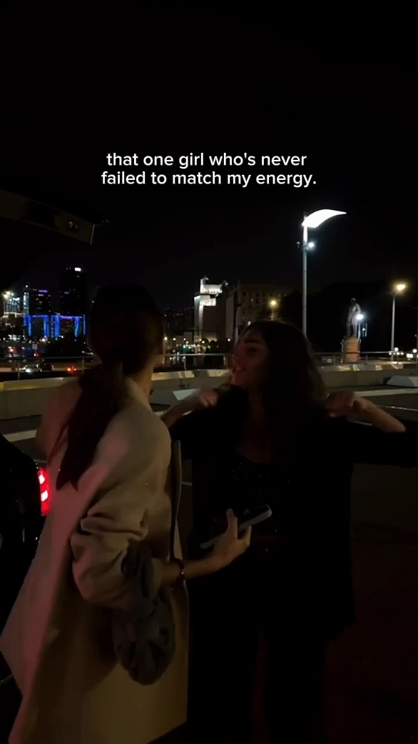 à cette fille..