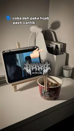 coba deh pake hijab 