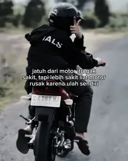 jatuh dari motor itu