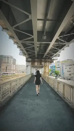 slowmo bumi bersinar