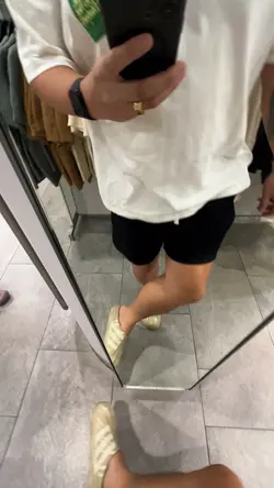 Trend lắc chân Thái 