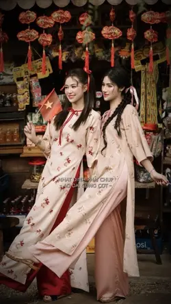 Khoe áo dài