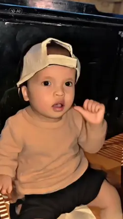 Foto bayi jadi joget