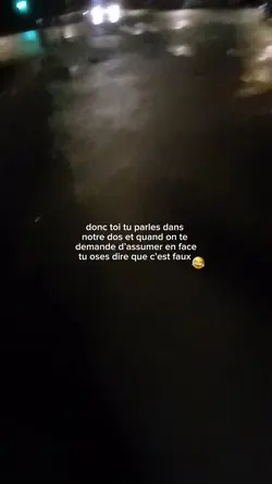 parle dans notre dos