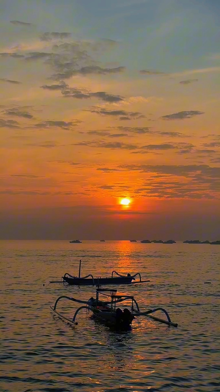 Morning vibes 🌥️🌿🚤