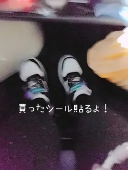 シール貼る動画