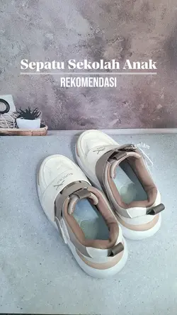 sepatu sekolah