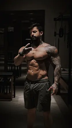 MUSCLE VIBES 1 PHOTO