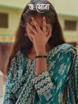 আয়না করি ফস্টিনষ্টি