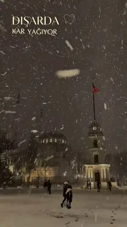 Dışarda Kar Yağıyor