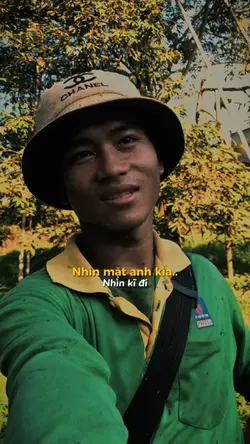 Nhìn mặt anh kìa..