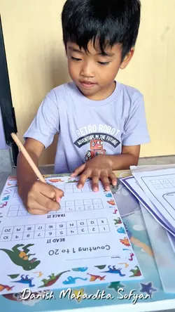 Mengerjakan pr
