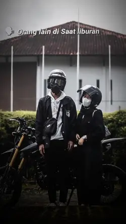 OrangLainSaatLiburan