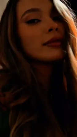 paharul și telefonul