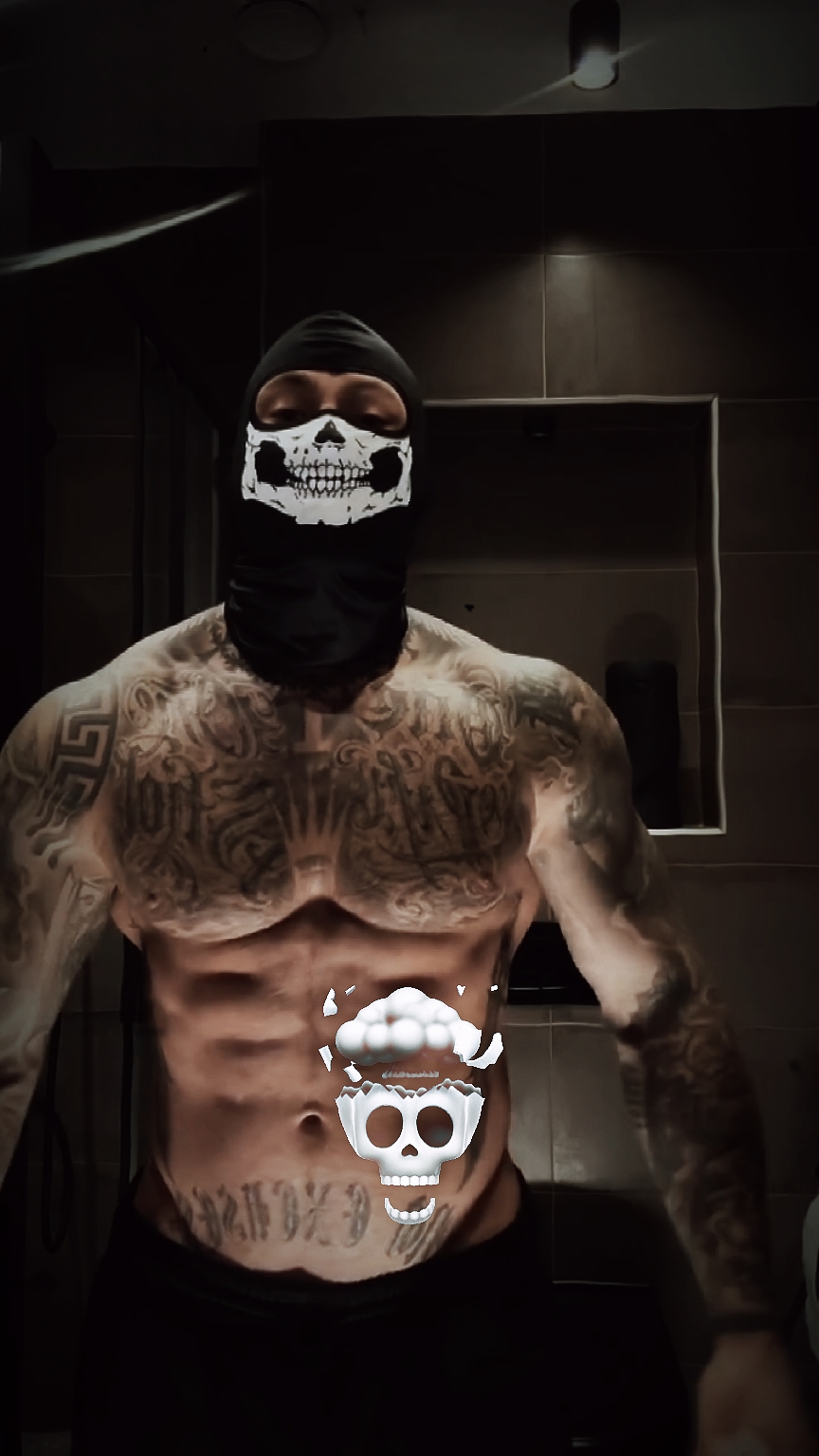 Fitnessstudio Schädelgesicht