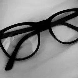 —  𝘨𝘭𝘢𝘴𝘴𝘦𝘴 .