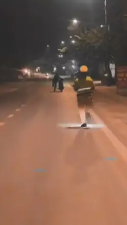 cảnh sát lùa xe máy 