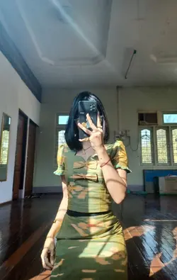 မမရဲ့အရှေ့မှာ