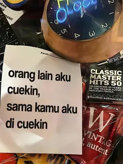 orang lain aku cuek