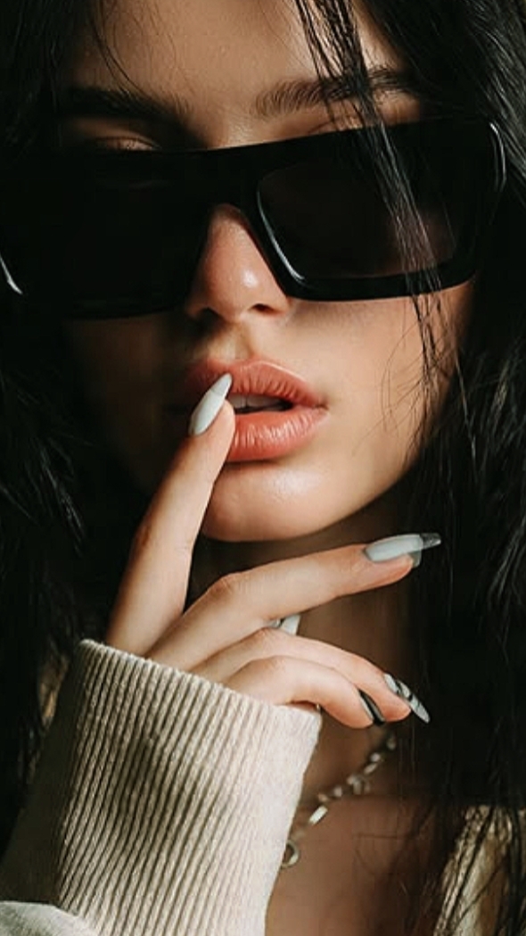 girl with glasses 