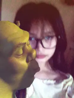 shrek kiss